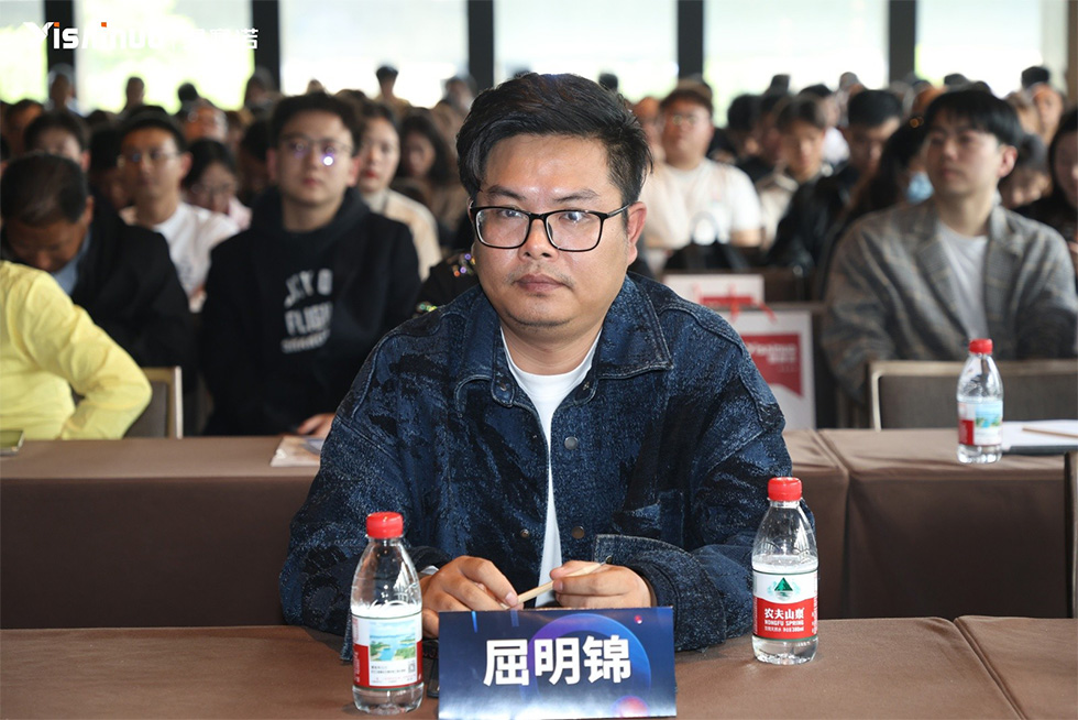 屈明锦